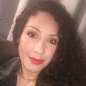 Meet your Posher, Raquel